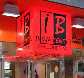 Rótulo luminoso peluquería Insua Benitez