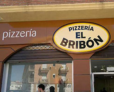 Rótulo luminoso pizzería El Bribón