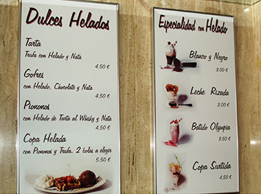 Placas metalicas en cafetería