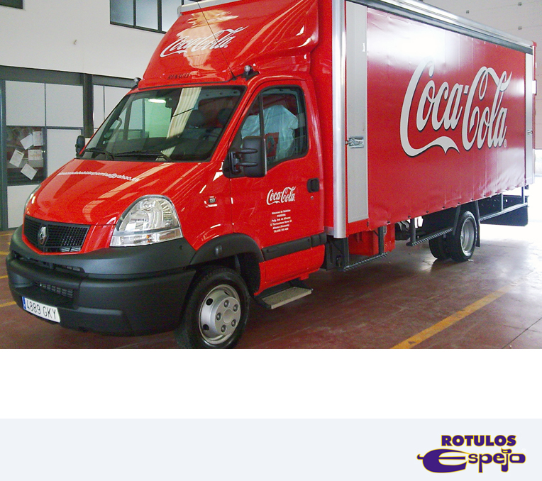 Camión con rotulación de Coca Cola